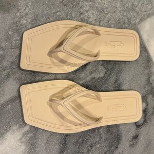 Carlotha Ray - Square Toe Flip Flops Cream Ivory size 35-36 NWOB